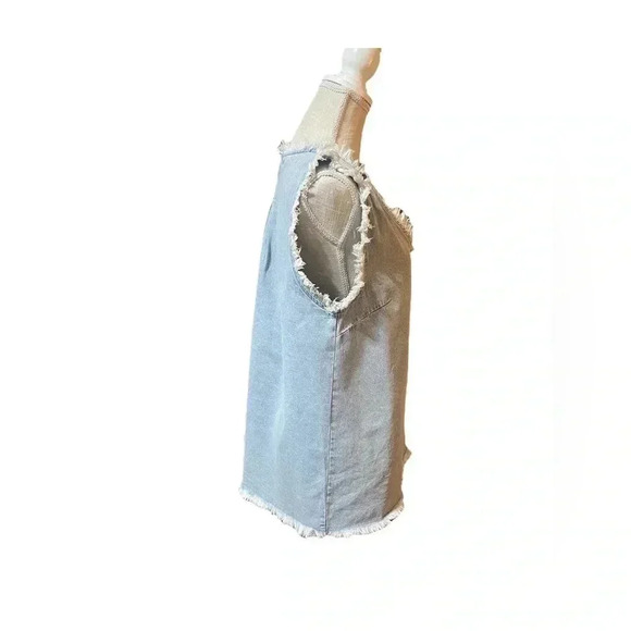 Umgee Denim Light Wash Sleeveless Cut Off V Neck Women’s Blouse size Small - Picture 3 of 11